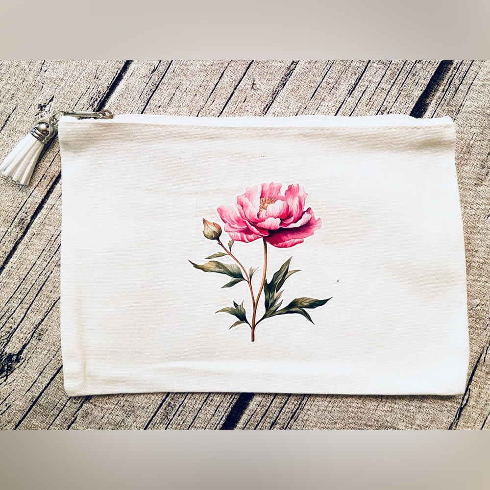 NWT! White cotton canvas zippered pouch w/ gorgeous flower vinyl print & tassel